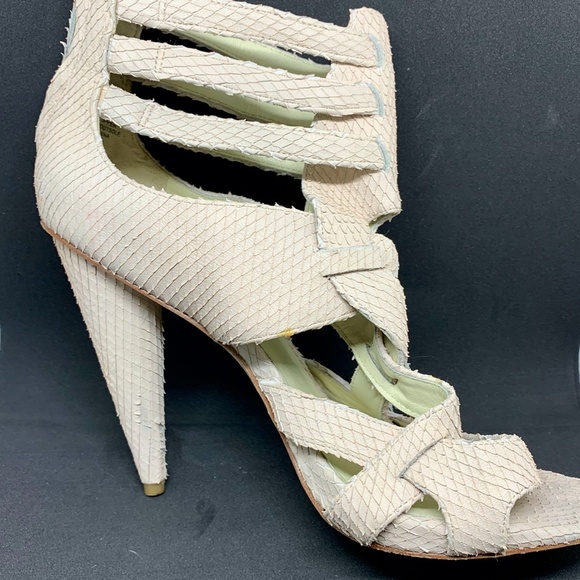 Elizabeth and James blush snake skin heels - Picture 7 of 8